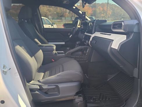 Used 2024 Toyota Tacoma TRD Off-Road image 19