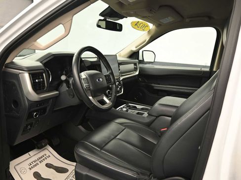 Used 2024 Ford Expedition XLT image 11