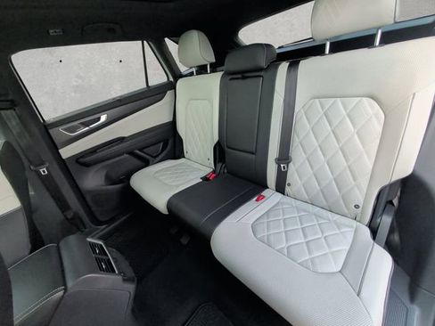 Used 2025 Volkswagen Atlas Cross Sport SEL Premium R-Line AWD/4WD image 22