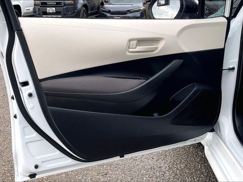 Used 2025 Toyota Corolla LE image 21