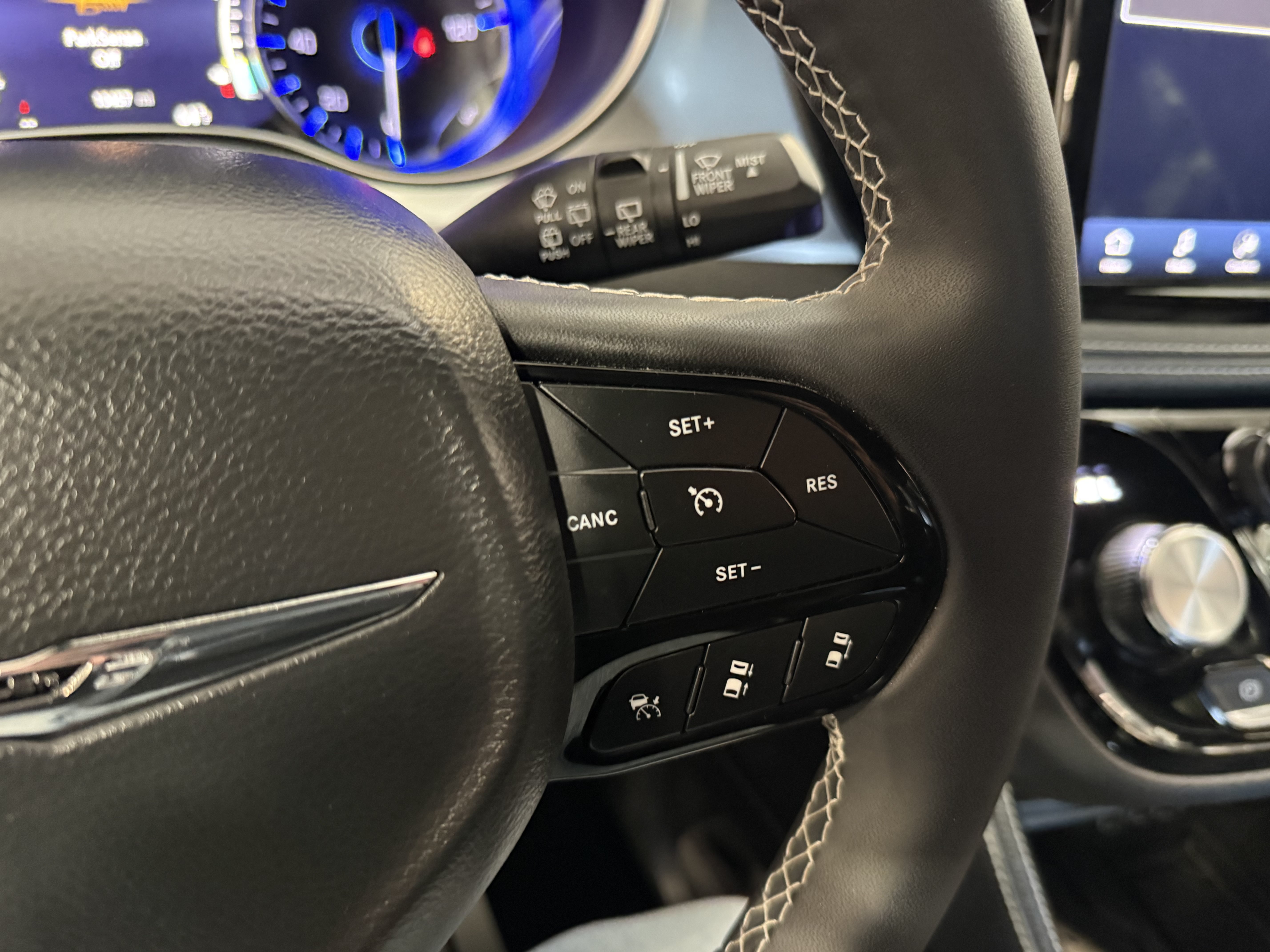 Certified 2025 Chrysler Pacifica Limited AWD/4WD image 49