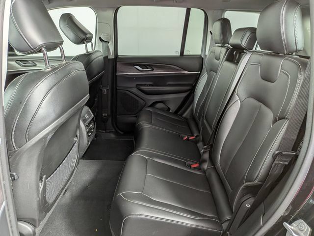 Used 2024 Jeep Grand Cherokee Limited AWD/4WD image 31