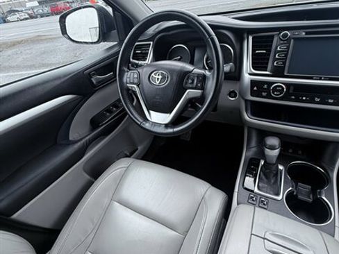 Used 2015 Toyota Highlander XLE AWD/4WD image 25