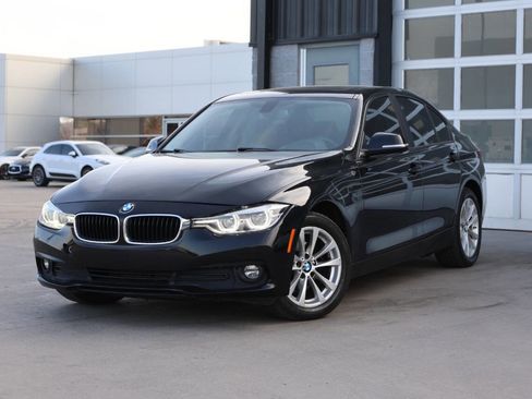 Used 2018 BMW 320i xDrive Sedan image 3