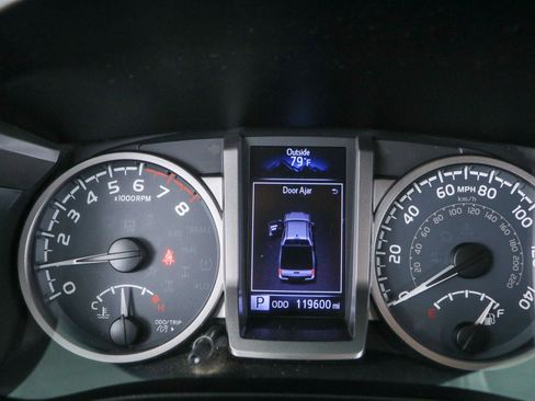 Used 2017 Toyota Tacoma SR5 AWD/4WD image 15