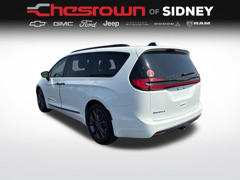 Used 2024 Chrysler Pacifica Touring-L w/ Road Tripper Package image 3