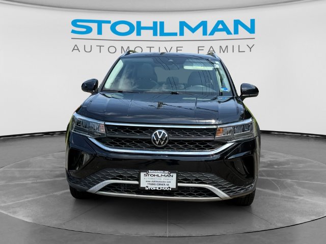 Certified 2024 Volkswagen Taos SE w/ Panoramic Sunroof Package FWD image 2