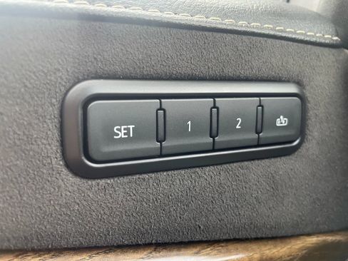 Used 2019 Cadillac Escalade ESV Luxury image 13