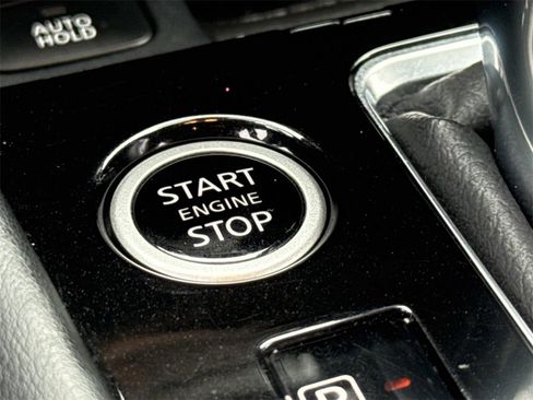 Used 2023 Nissan Kicks SV image 7