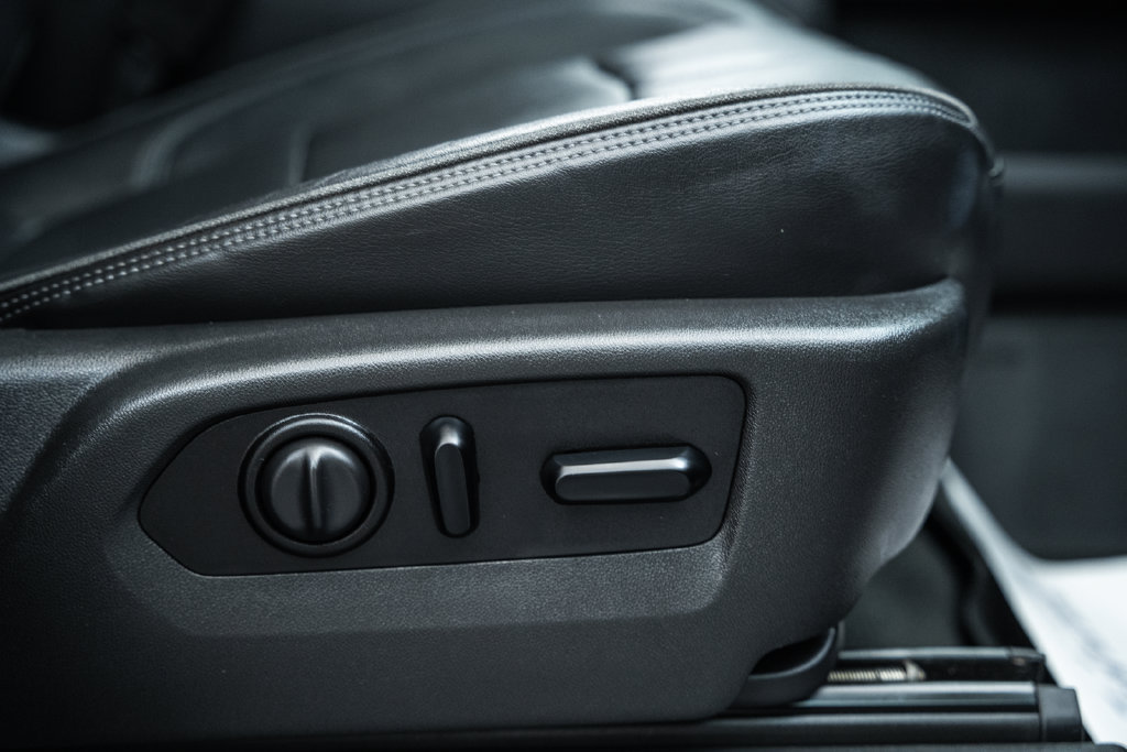 Used 2021 Chevrolet Silverado 1500 High Country w/ Technology Package AWD/4WD image 40