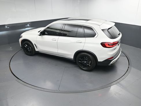 Used 2023 BMW X5 xDrive40i w/ Premium Package image 32