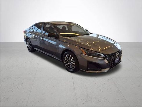 Certified 2025 Nissan Altima 2.5 SV FWD image 13