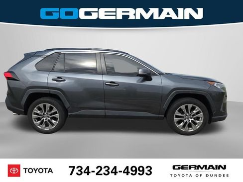 Used 2020 Toyota RAV4 XLE Premium FWD image 6