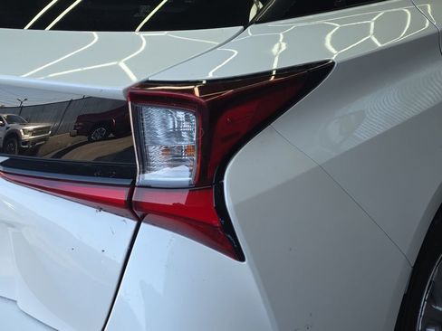 Used 2019 Toyota Prius L Eco FWD image 23