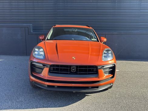 Certified 2025 Porsche Macan image 13