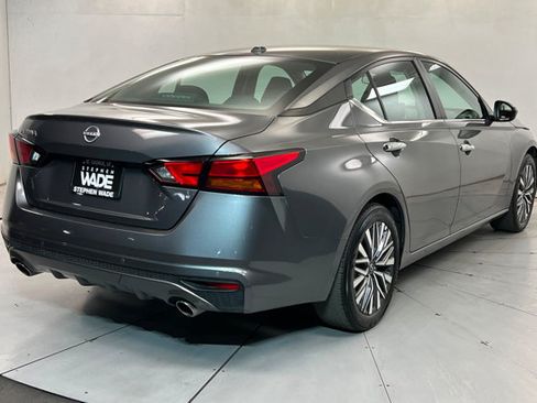 Used 2025 Nissan Altima 2.5 SV w/ SV Premium Package FWD image 5