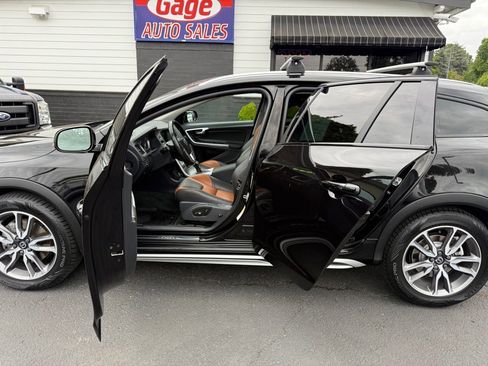 Used 2018 Volvo V60 T5 Cross Country w/ Convenience Package image 21