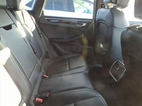 Used 2021 Porsche Macan image 6