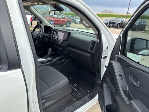 Used 2025 Nissan Frontier S image 15