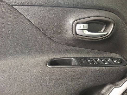 Used 2018 Jeep Renegade Sport w/ Power & Air Group image 15