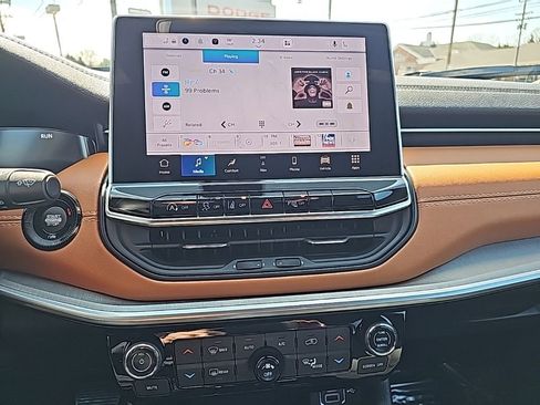 Used 2025 Jeep Compass Limited w/ Elite Group image 29