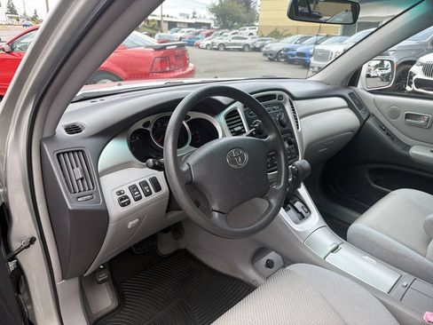 Used 2007 Toyota Highlander 4WD V6 w/ 3rd Row image 31