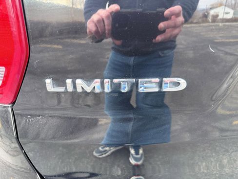 Used 2017 Ford Explorer Limited image 15