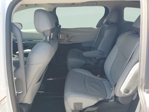 Used 2023 Toyota Sienna Limited FWD image 13