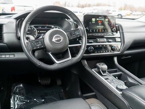 Used 2022 Nissan Pathfinder SL w/ SL Black Package image 13