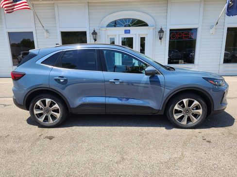 Used 2025 Ford Escape Platinum AWD/4WD image 4