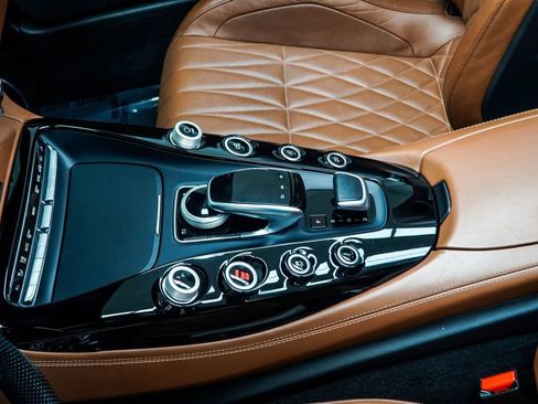 Used 2018 Mercedes-Benz AMG GT Roadster image 30