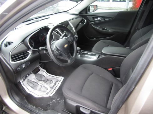 Used 2023 Chevrolet Malibu LS image 9