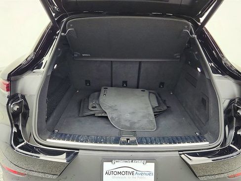 Used 2024 Porsche Cayenne Coupe AWD/4WD image 22