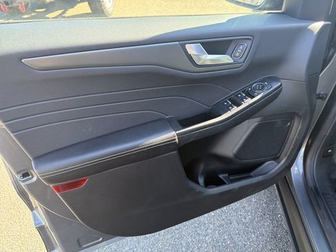 Used 2025 Ford Escape SE FWD image 10