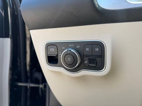 Used 2022 Mercedes-Benz GLB 250 4MATIC image 25