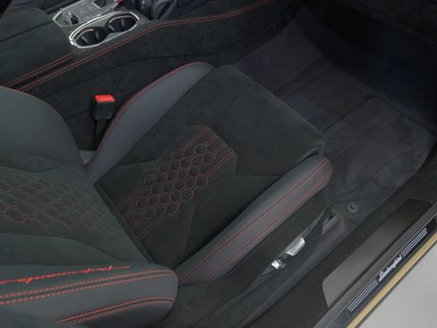 Used 2023 Lamborghini Urus Performante AWD/4WD image 24