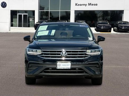 Used 2023 Volkswagen Tiguan SE w/ Panoramic Sunroof Package FWD image 9
