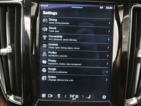 Used 2022 Volvo XC60 B5 Momentum w/ Climate Package image 25