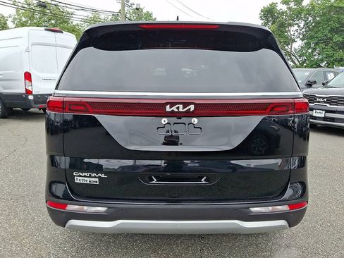 Certified 2024 Kia Carnival EX FWD image 5