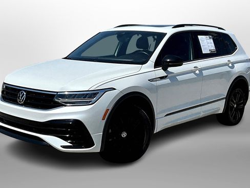 Used 2022 Volkswagen Tiguan SE R-Line image 13