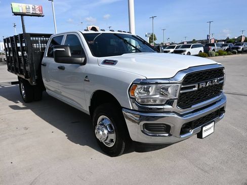 Used 2024 RAM 3500 Tradesman w/ Chrome Appearance Group AWD/4WD image 16