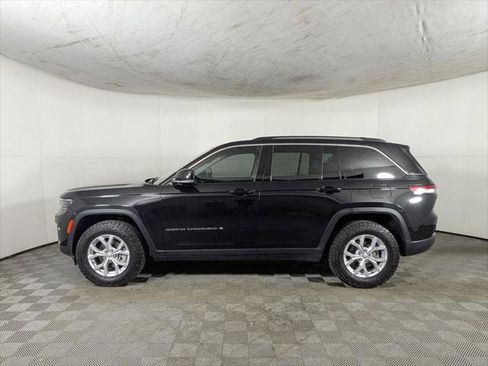 Certified 2023 Jeep Grand Cherokee Limited AWD/4WD image 3