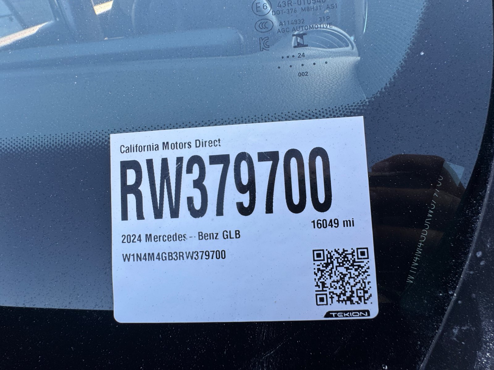 Used 2024 Mercedes-Benz GLB 250 w/ AMG Night Package image 23