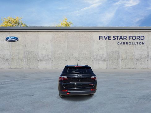 Used 2024 Jeep Compass Trailhawk image 7