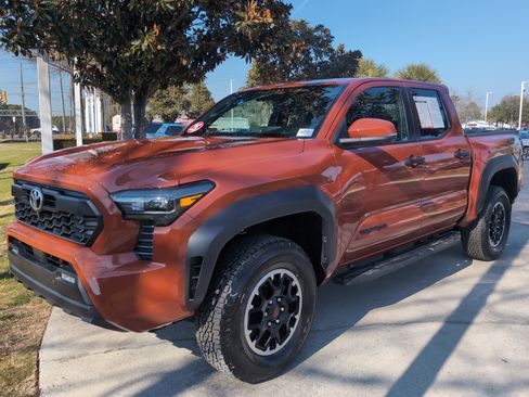 Certified 2025 Toyota Tacoma TRD Off-Road w/ TRD Off Road Premium Package image 5