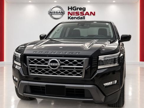 Used 2022 Nissan Frontier SV w/ SV Premium Package RWD image 3