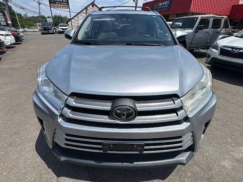 Used 2019 Toyota Highlander XLE AWD/4WD image 2
