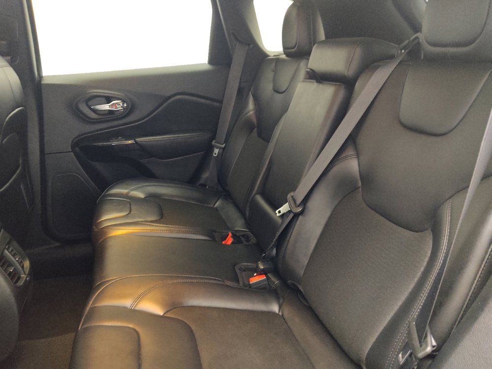 Used 2020 Jeep Cherokee Latitude Plus FWD image 18