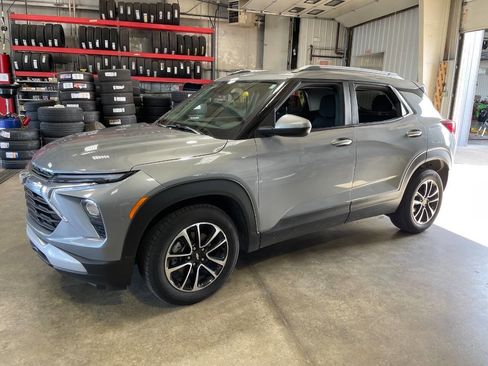 Used 2024 Chevrolet TrailBlazer LT image 1
