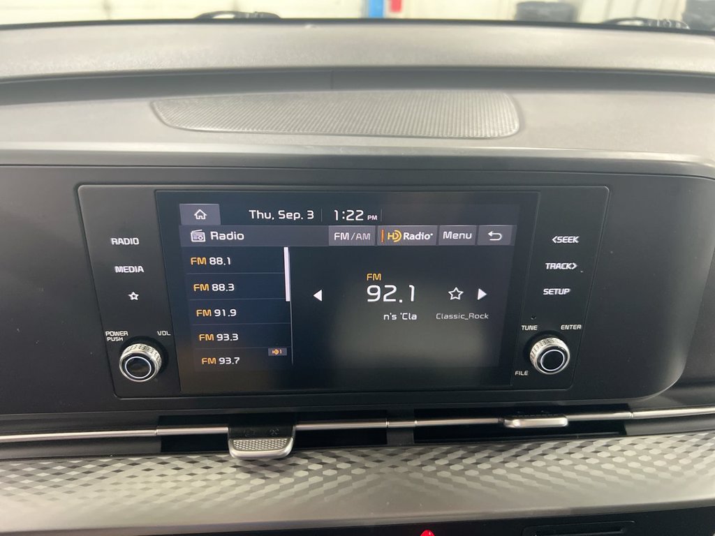 Used 2023 Kia Carnival LX FWD image 14